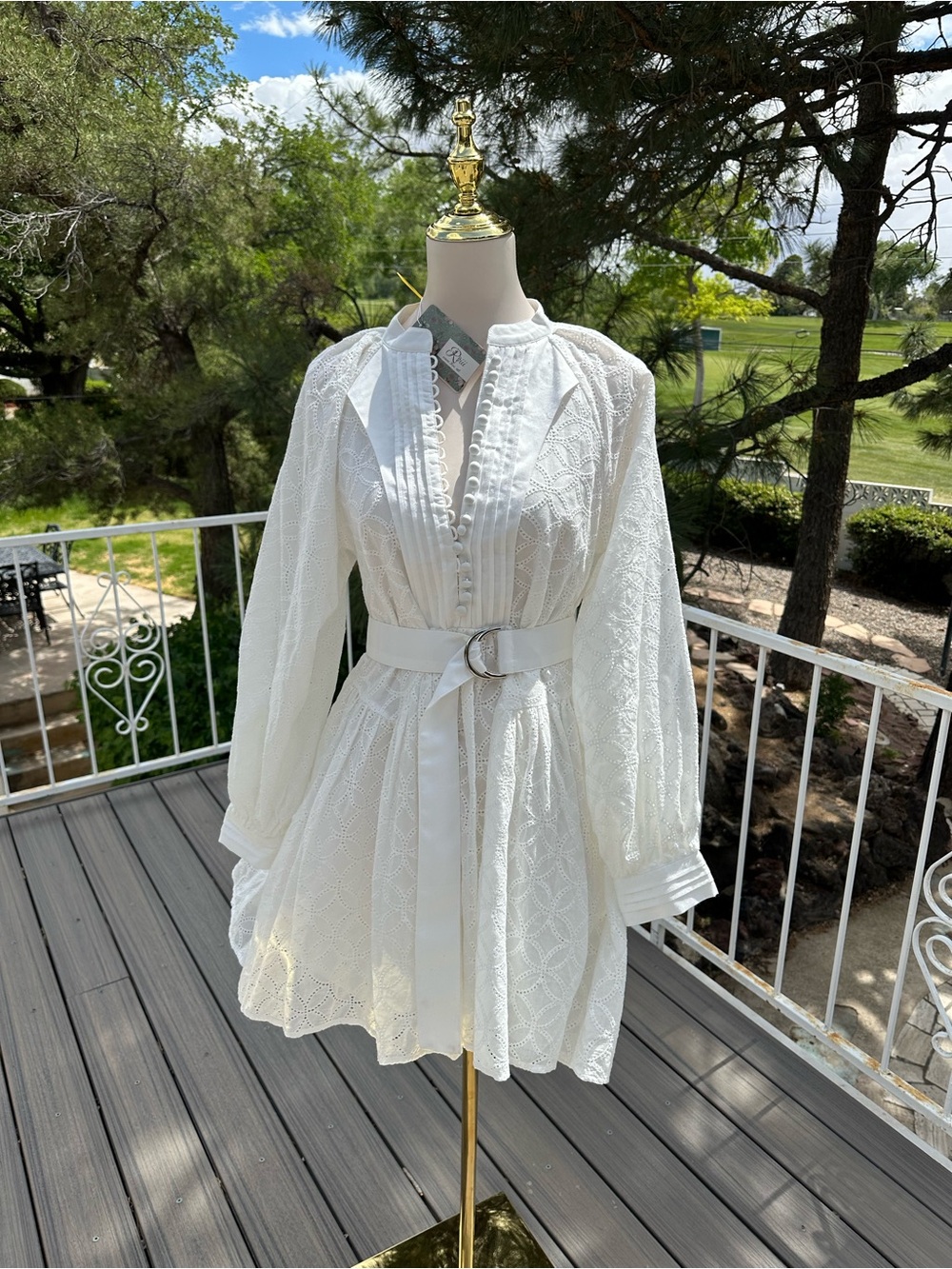Roiii White Lace Belted Mini Dress